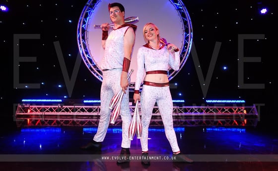Acrobatic-Juggling-Duo-1