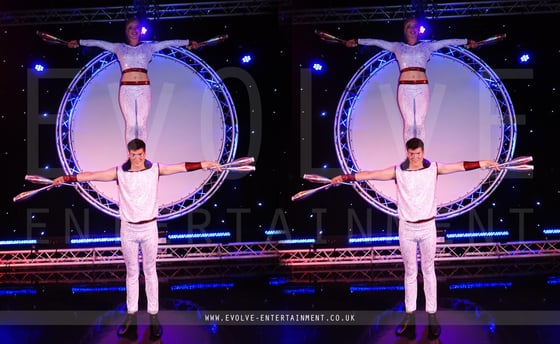 Acrobatic-Juggling-Duo-2