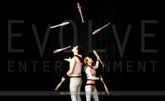 Acrobatic-Juggling-Duo-3
