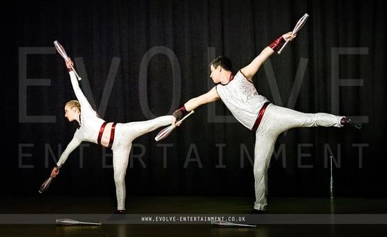 Acrobatic-Juggling-Duo-4