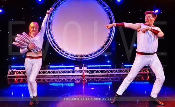 Acrobatic-Juggling-Duo-5