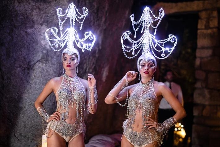 Chandelier-Girls-THUMB