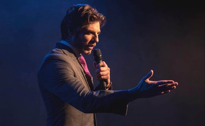 Compere-17