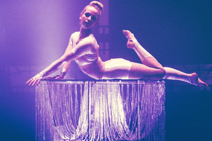 Crystal-chandelier-contortion-Thumbnail