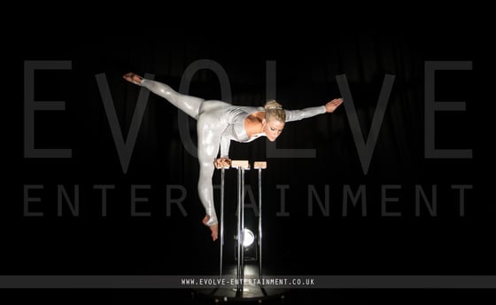 Desire-Hand-Balance-Solo-4