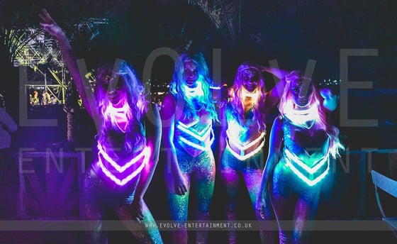 Glow-Girlz-LED-Dancers-2