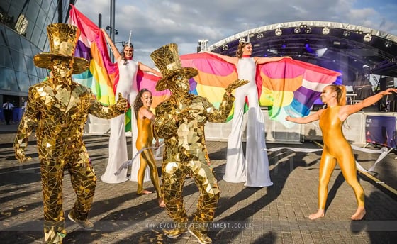 Gold Mirror Men, Golden Contortionists and Unicorn Stilts 1 (1)