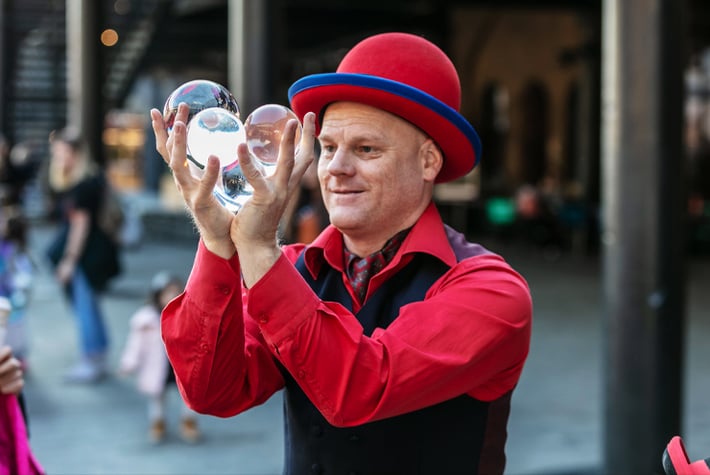 Interactive Contact Juggler T