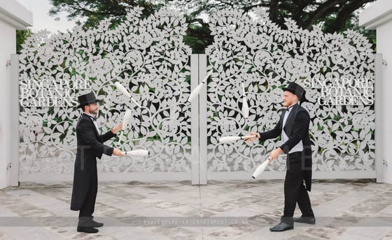 Juggling Gentlemen Duo 7