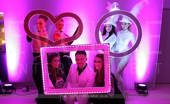 LED-Walkabout Frames Group
