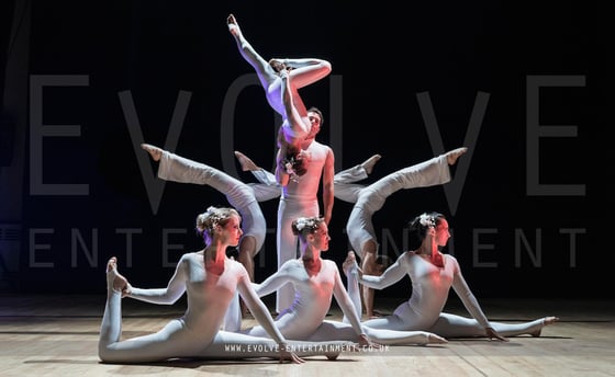 Ultimate-Acrobatic-troupe-3